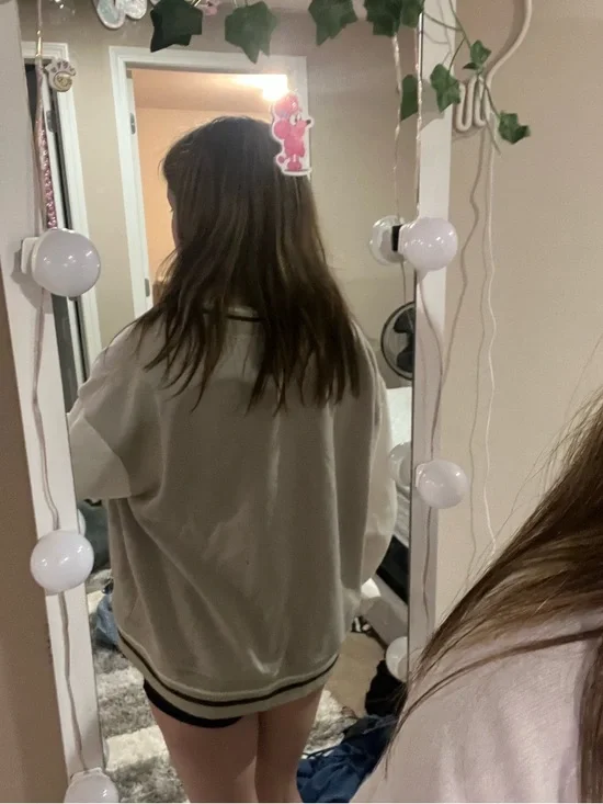 clothes - Picture 8 of 15